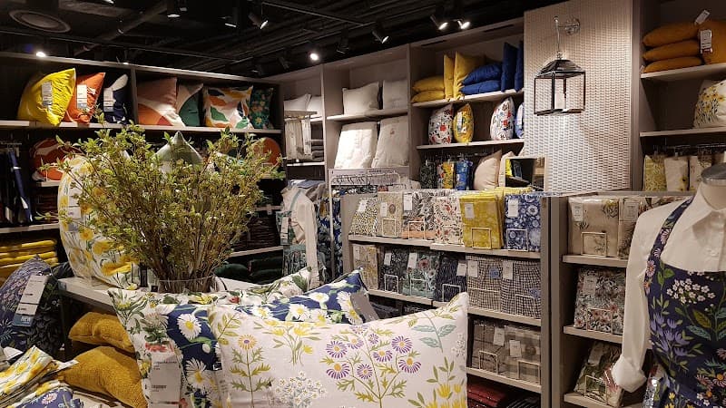 Newcore Outlet Gangnam