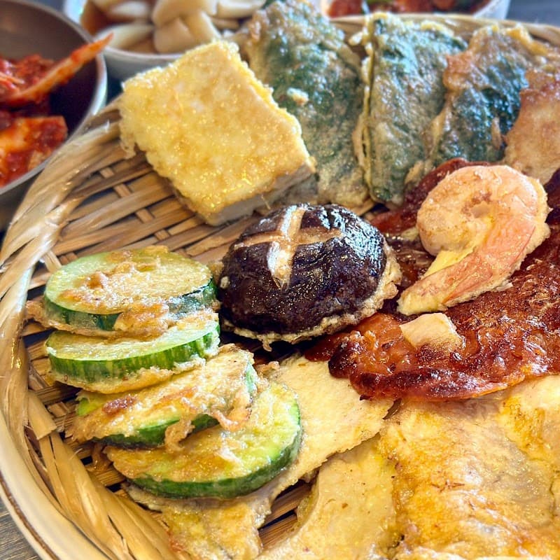 Sinsa Jeon