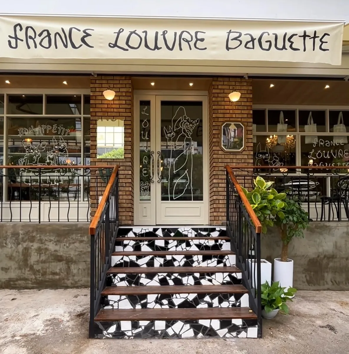 LOUVRE BAGUETTE Gwanghwamun