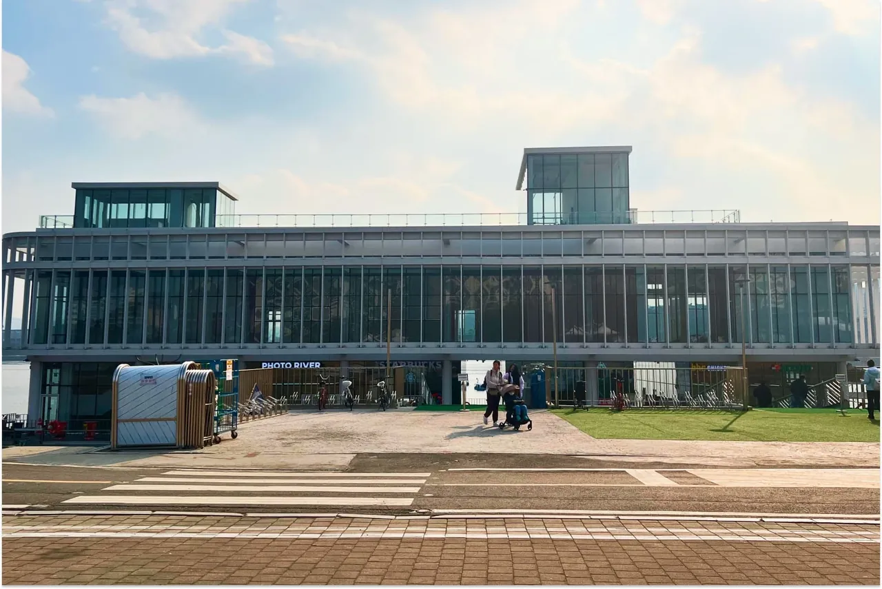 Starbucks Ttukseom Hangang Park